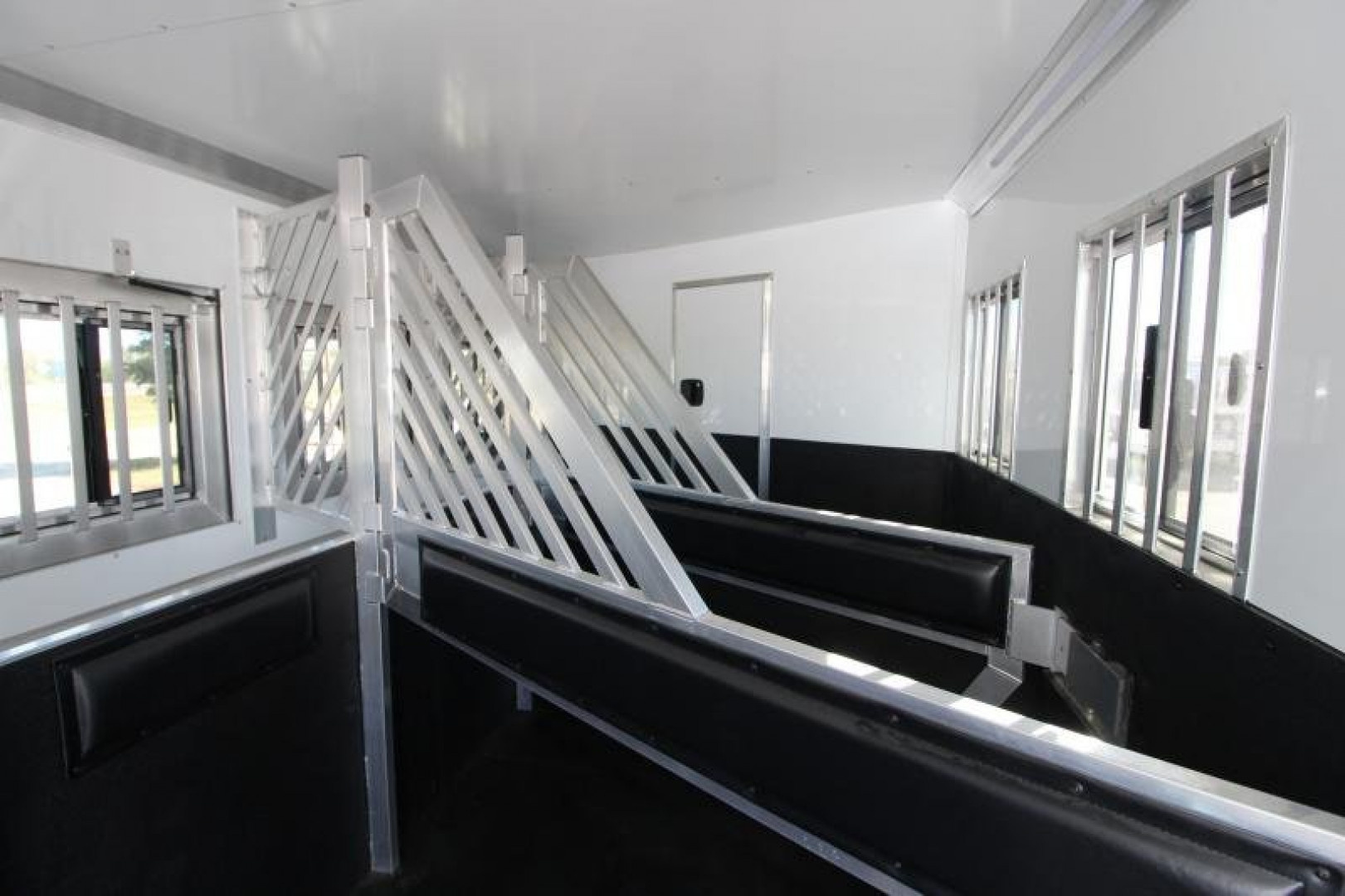 New 2025 Bloomer 4 Horse LQ Slide-out Trailer