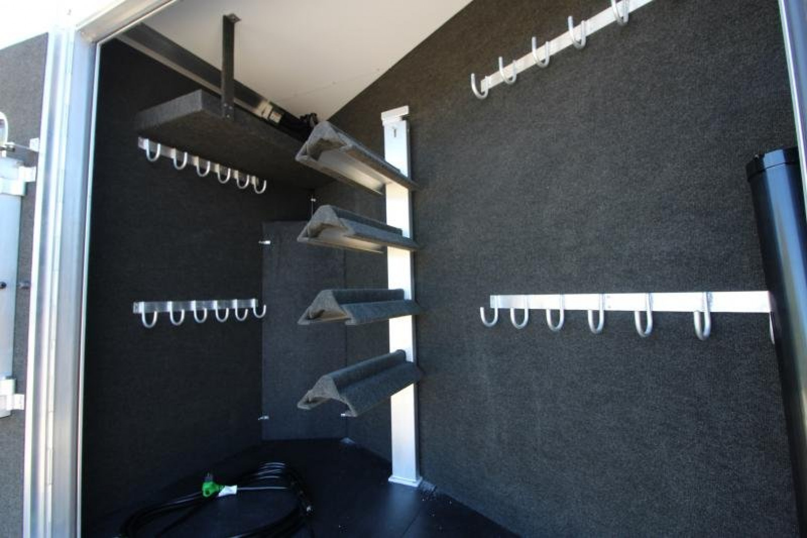 New 2025 Bloomer 4 Horse LQ Slide-out Trailer