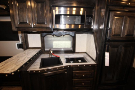 New 2025 Bloomer 4 Horse LQ Slide-out Trailer