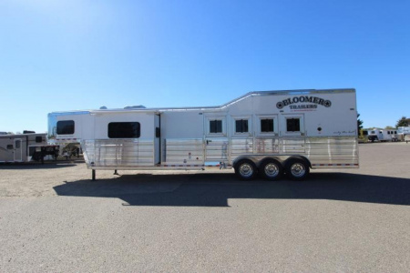 New 2025 Bloomer 4 Horse LQ Slide-out Trailer