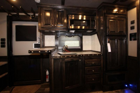 New 2025 Bloomer 4 Horse LQ Slide-out Trailer