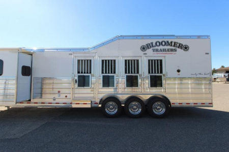 New 2025 Bloomer 4 Horse LQ Slide-out Trailer