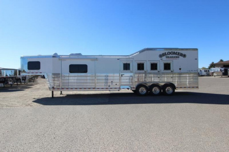 New 2025 Bloomer 4 Horse LQ Slide-out Trailer