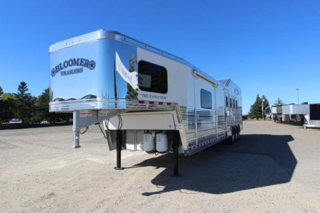 New 2025 Bloomer 4 Horse LQ Slide-out Trailer