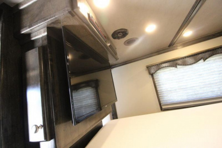 New 2025 Bloomer 4 Horse LQ Slide-out Trailer