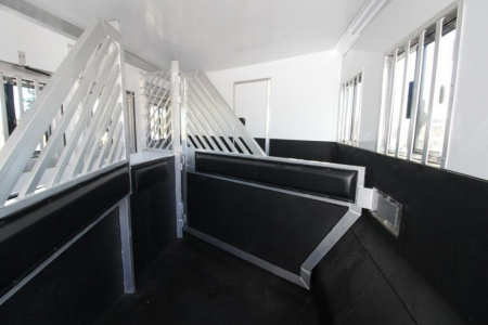 New 2025 Bloomer 4 Horse LQ Slide-out Trailer