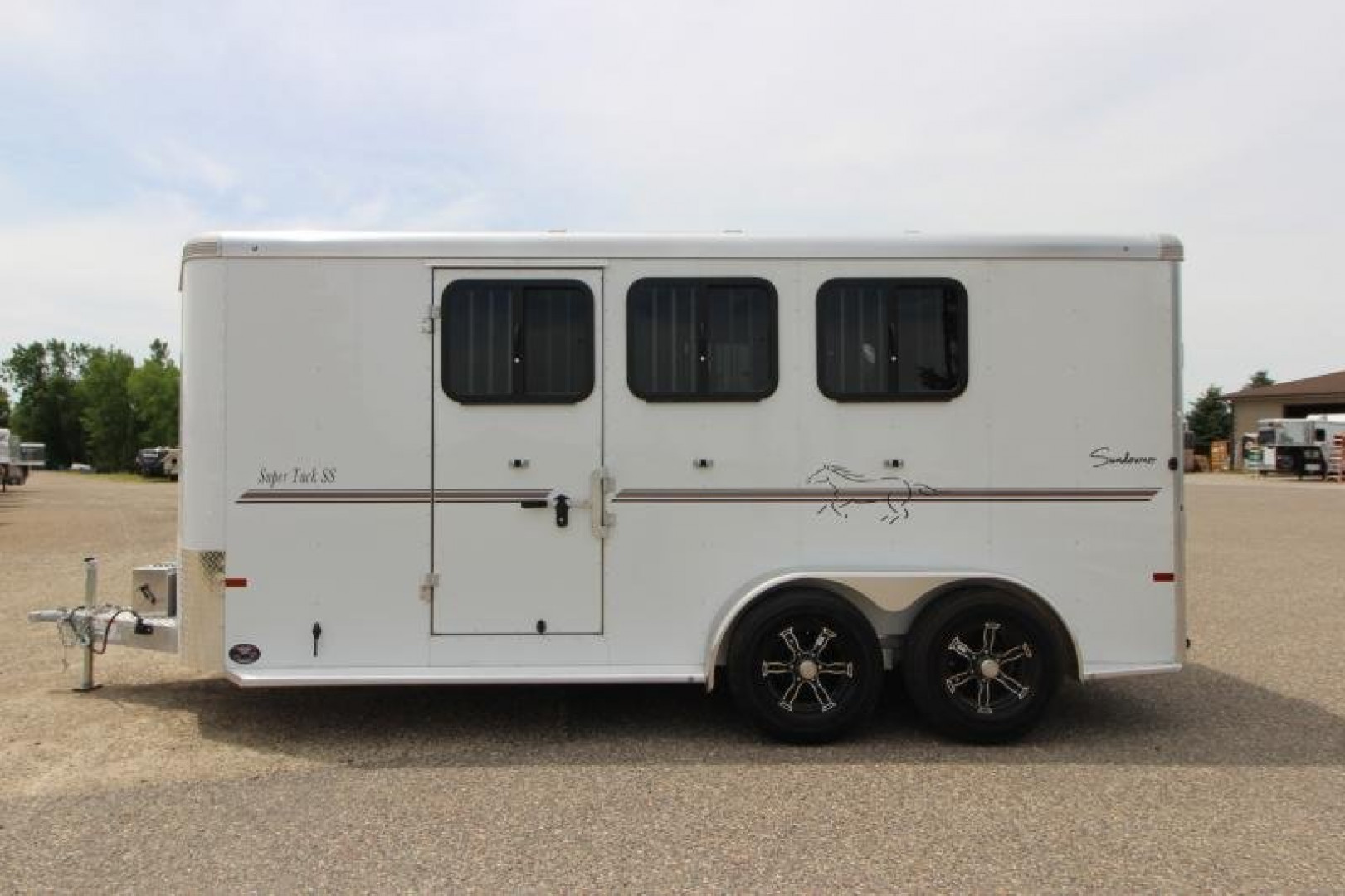 New 2025 Sundowner Super Tack 3 Horse BP Trailer