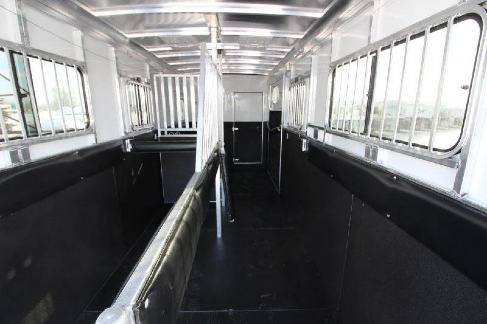 New 2023 Sundowner Trailers 2+1 Gooseneck Horse Trailer