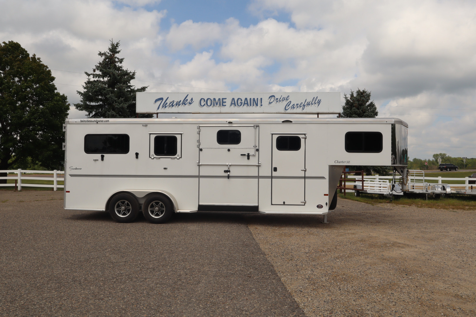 New 2023 Sundowner Trailers 2+1 Gooseneck Horse Trailer