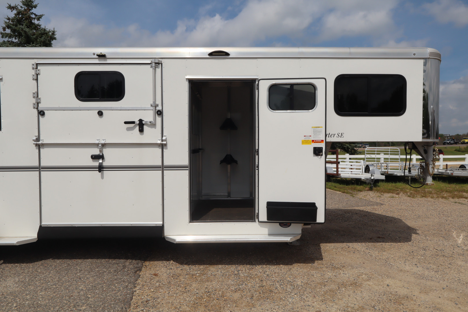 New 2023 Sundowner Trailers 2+1 Gooseneck Horse Trailer