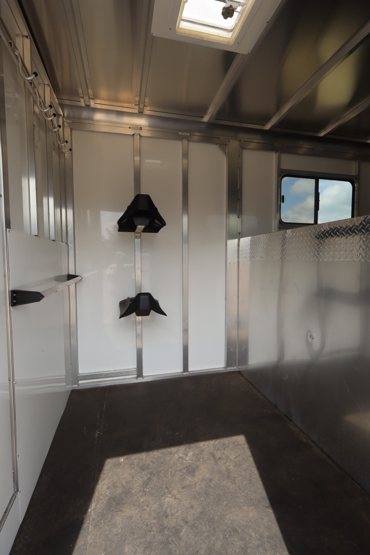 New 2023 Sundowner Trailers 2+1 Gooseneck Horse Trailer