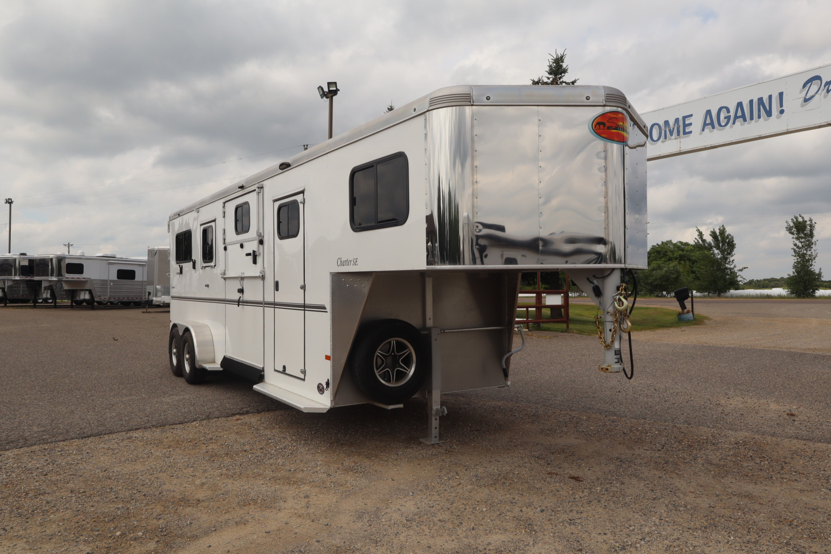 New 2023 Sundowner Trailers 2+1 Gooseneck Horse Trailer
