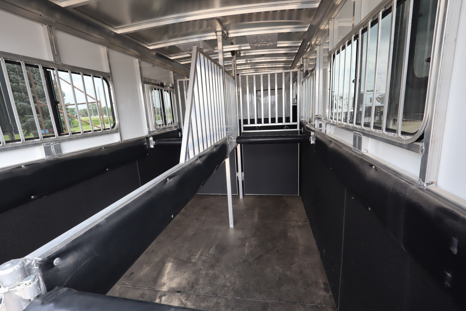 New 2023 Sundowner Trailers 2+1 Gooseneck Horse Trailer