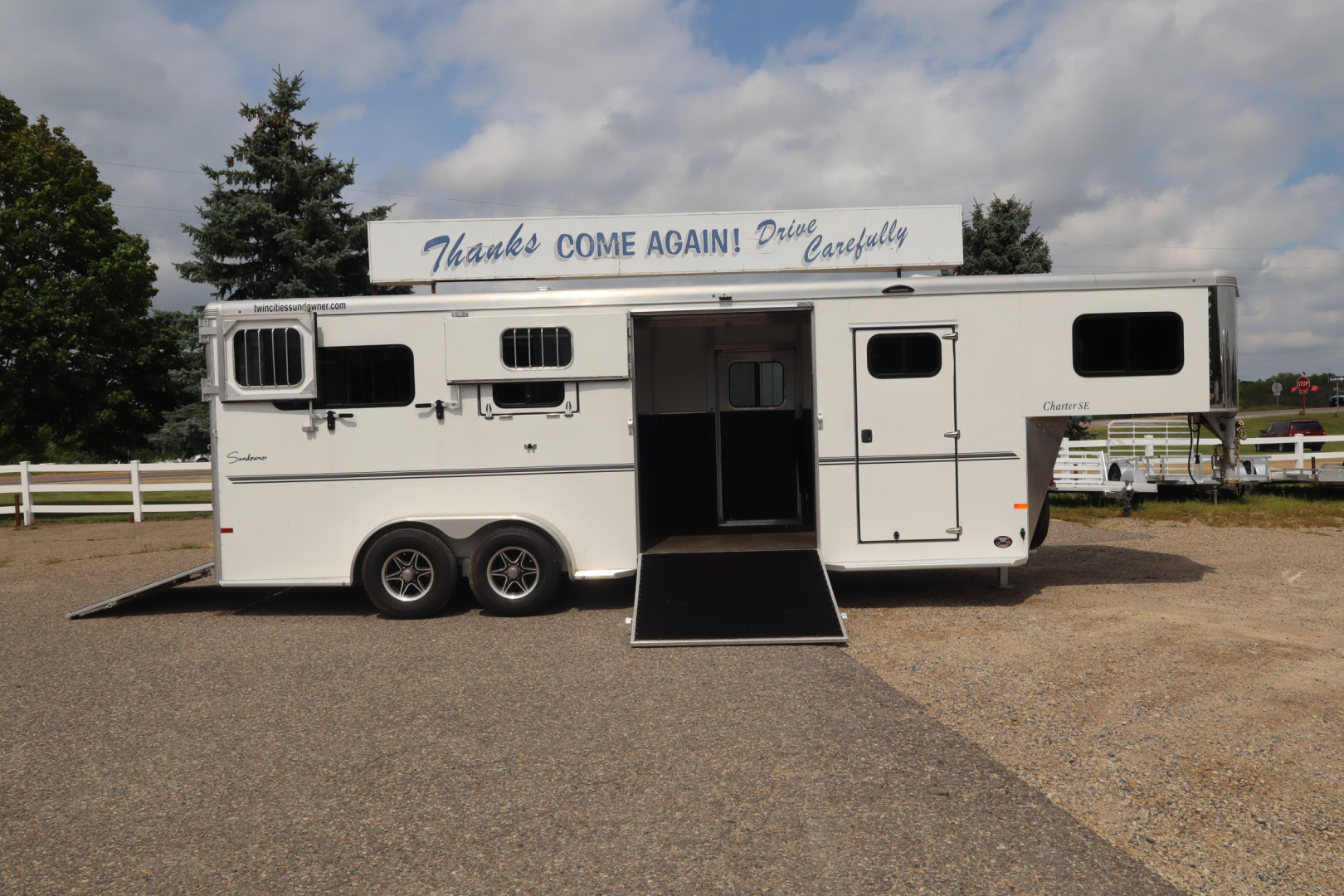 New 2023 Sundowner Trailers 2+1 Gooseneck Horse Trailer