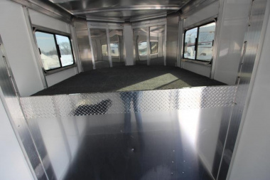 New 2023 Sundowner Trailers 2+1 Gooseneck Horse Trailer