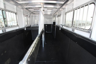 New 2023 Sundowner Trailers 2+1 Gooseneck Horse Trailer