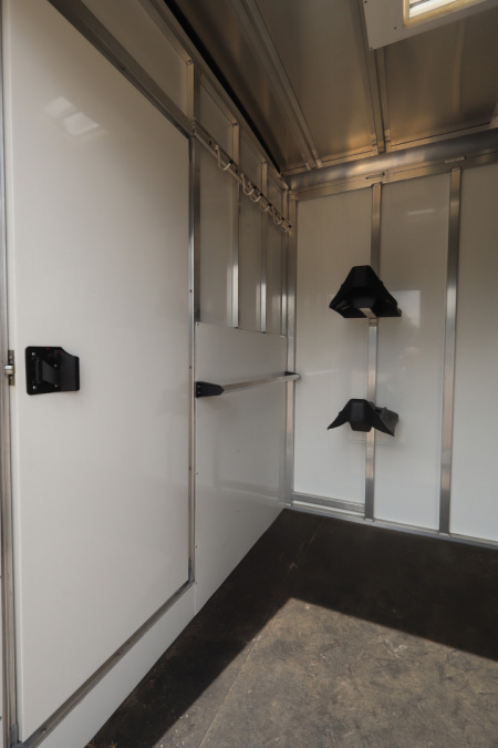 New 2023 Sundowner Trailers 2+1 Gooseneck Horse Trailer