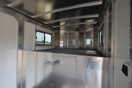 New 2023 Sundowner Trailers 2+1 Gooseneck Horse Trailer