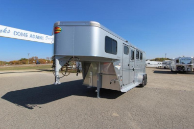 New 2023 Sundowner Trailers 3 Horse GN Horse Trailer