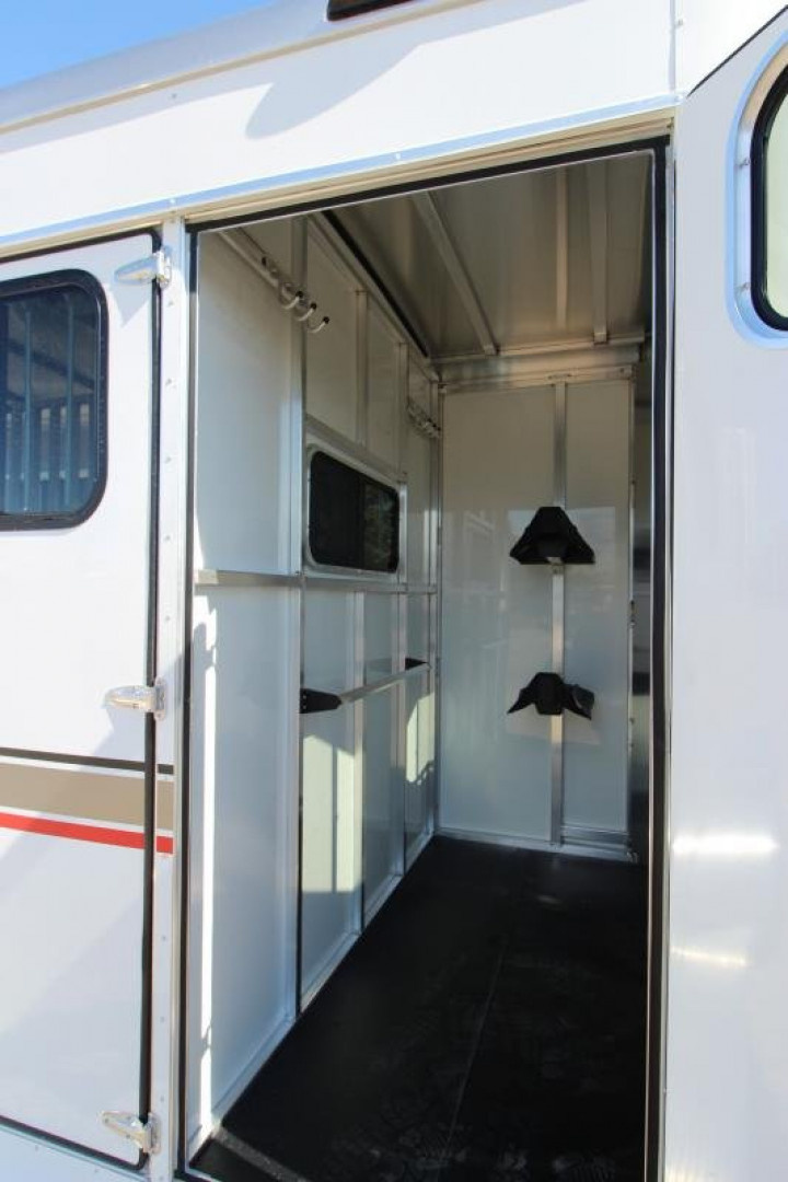 New 2025 Sundowner 2 Horse Charter BP Trailer