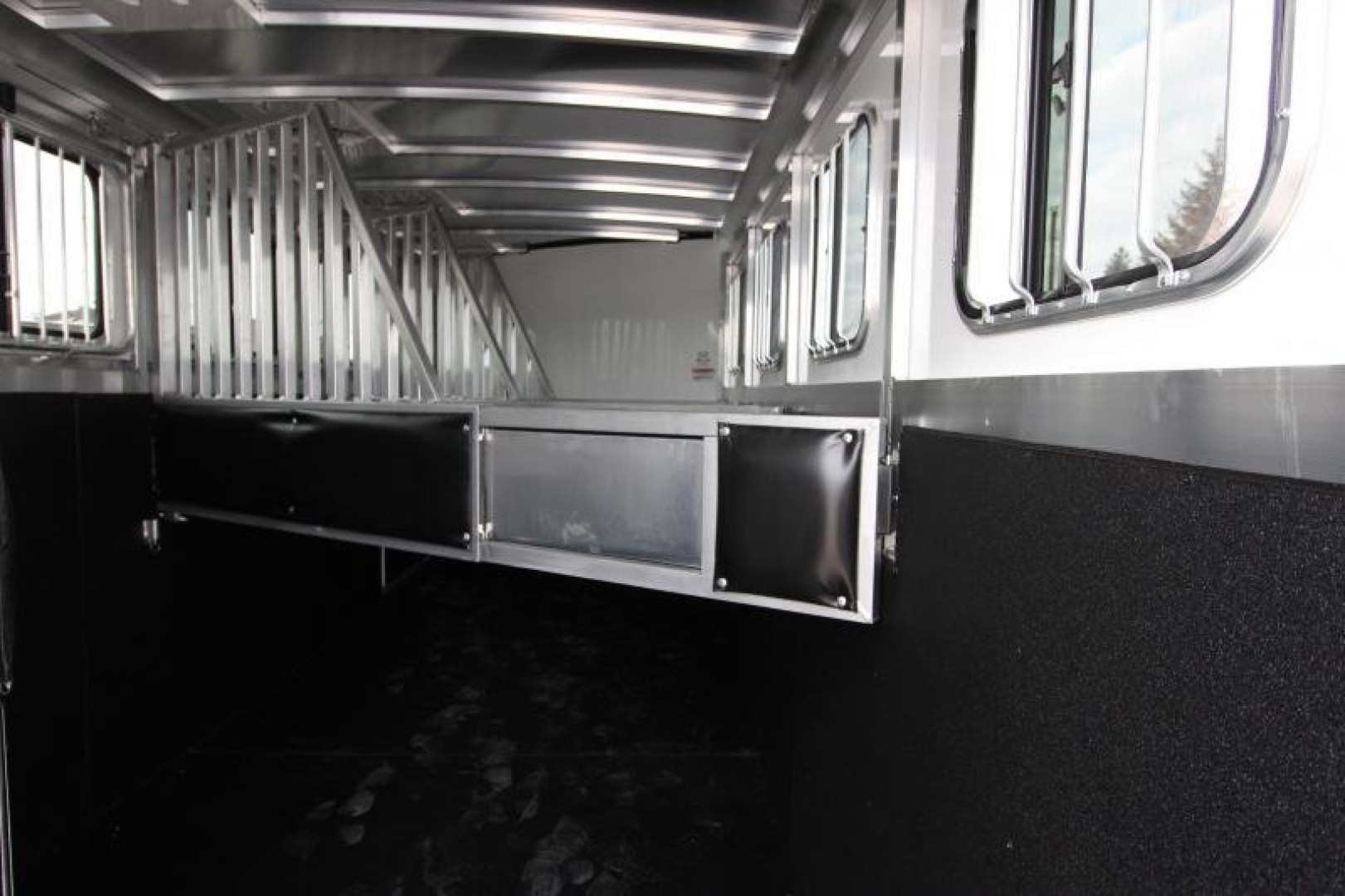 New 2023 Sundowner Trailers 4HR GN Horse Trailer