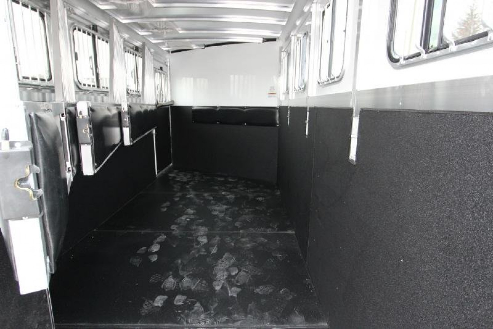 New 2023 Sundowner Trailers 4HR GN Horse Trailer