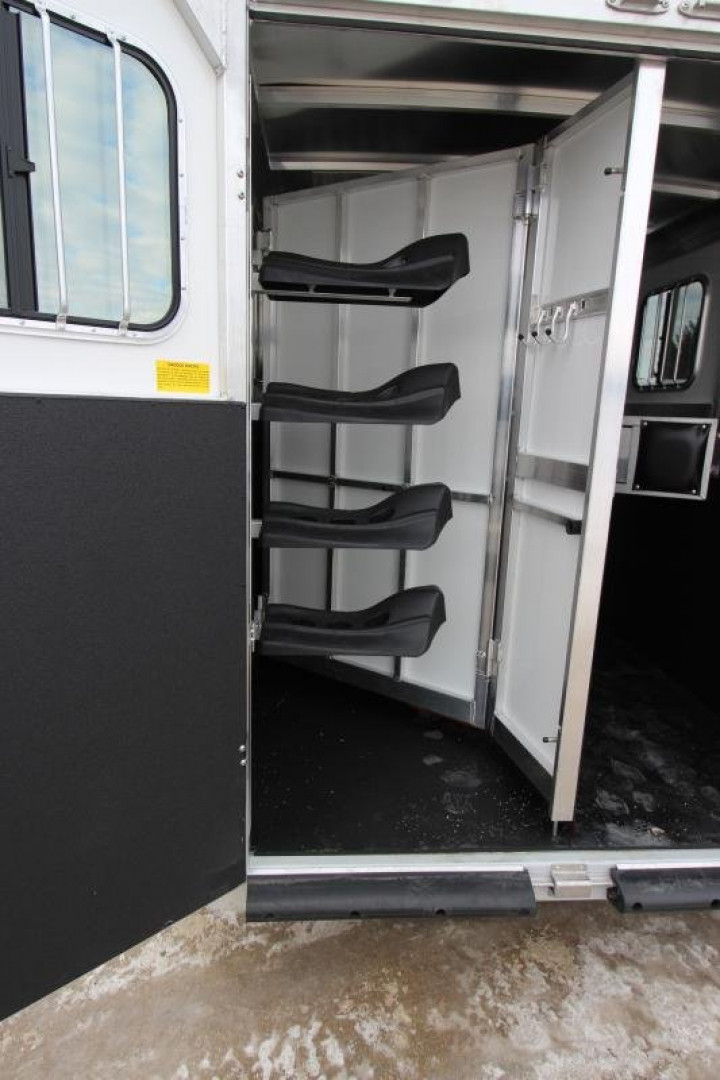 New 2023 Sundowner Trailers 4HR GN Horse Trailer
