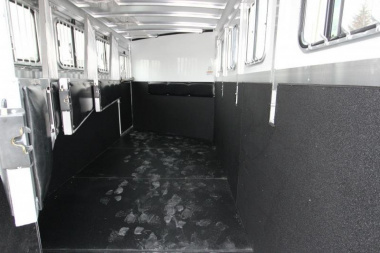 New 2023 Sundowner Trailers 4HR GN Horse Trailer