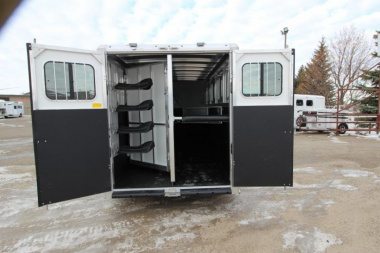 New 2023 Sundowner Trailers 4HR GN Horse Trailer