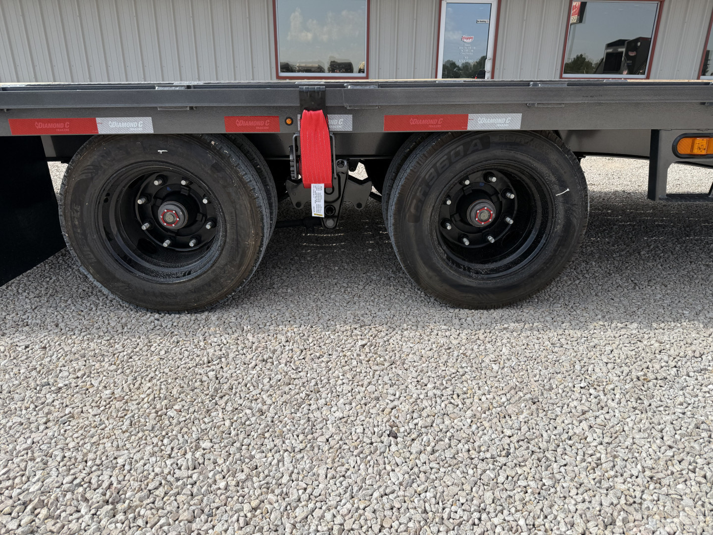 New 2025 Diamond C 102"x40' Engineered Beam FMAX216 w/ Max Ramps - Pacesetter Edition