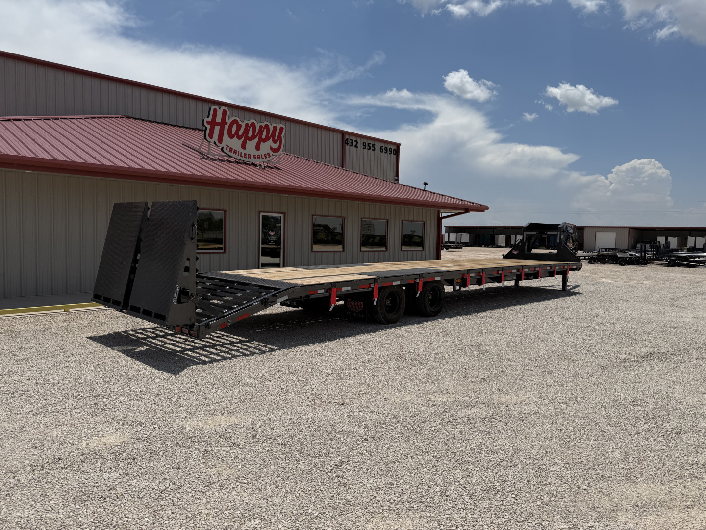 New 2025 Diamond C 102"x40' Engineered Beam FMAX216 w/ Max Ramps - Pacesetter Edition