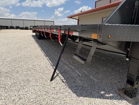 New 2025 Diamond C 102"x40' Engineered Beam FMAX216 w/ Max Ramps - Pacesetter Edition