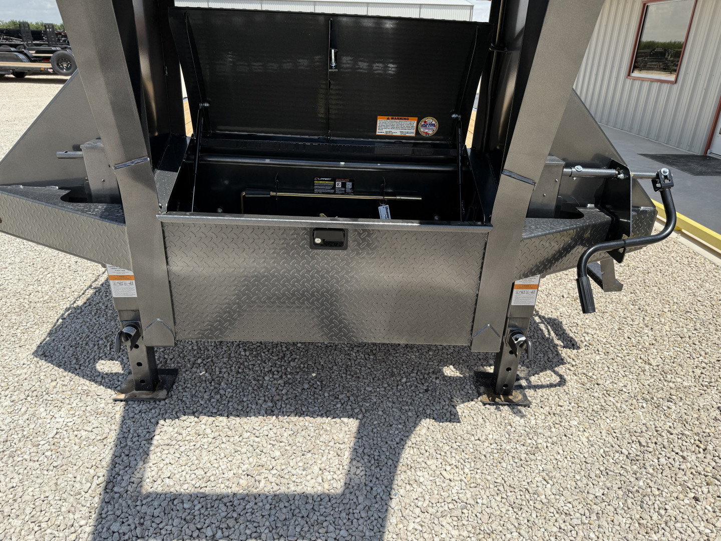 New 2025 Diamond C 102"x40' Engineered Beam FMAX210 w/ Max Ramps