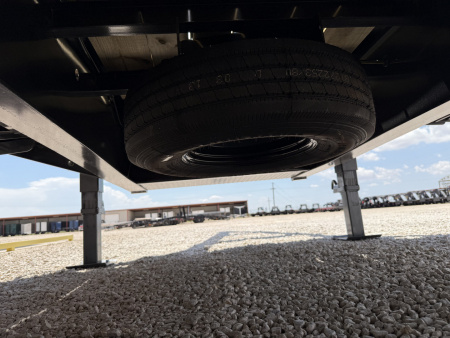 New 2025 Diamond C 102"x40' Engineered Beam FMAX210 w/ Max Ramps