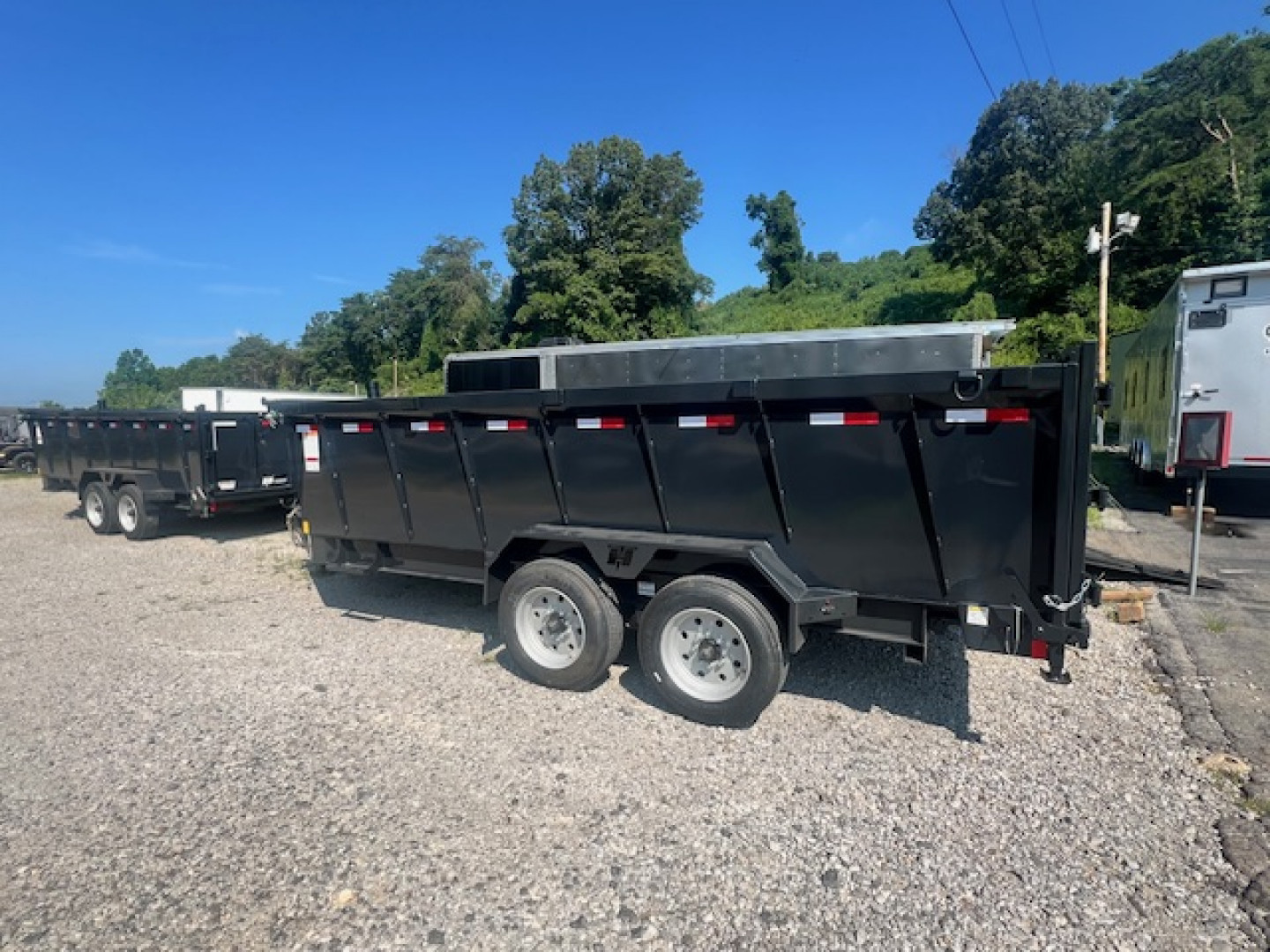 New 2025 Hillcrest Trailers 7x16 17.6 w/ tube ramps and hyd jack Dump Trailer