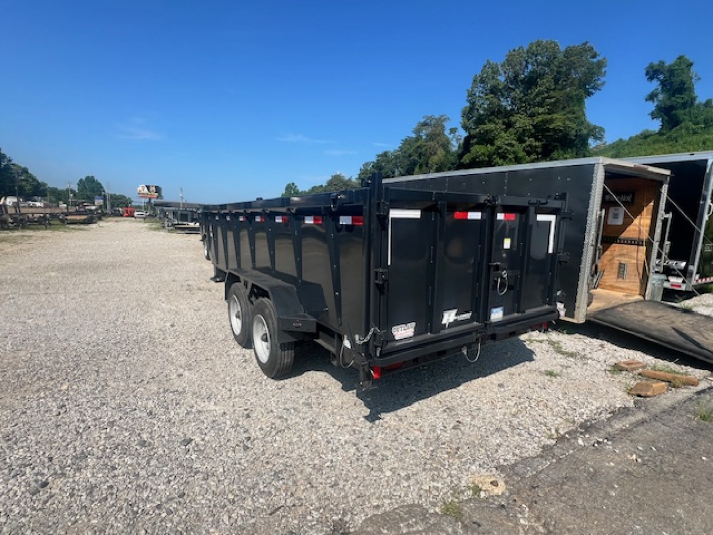 New 2025 Hillcrest Trailers 7x16 17.6 w/ tube ramps and hyd jack Dump Trailer