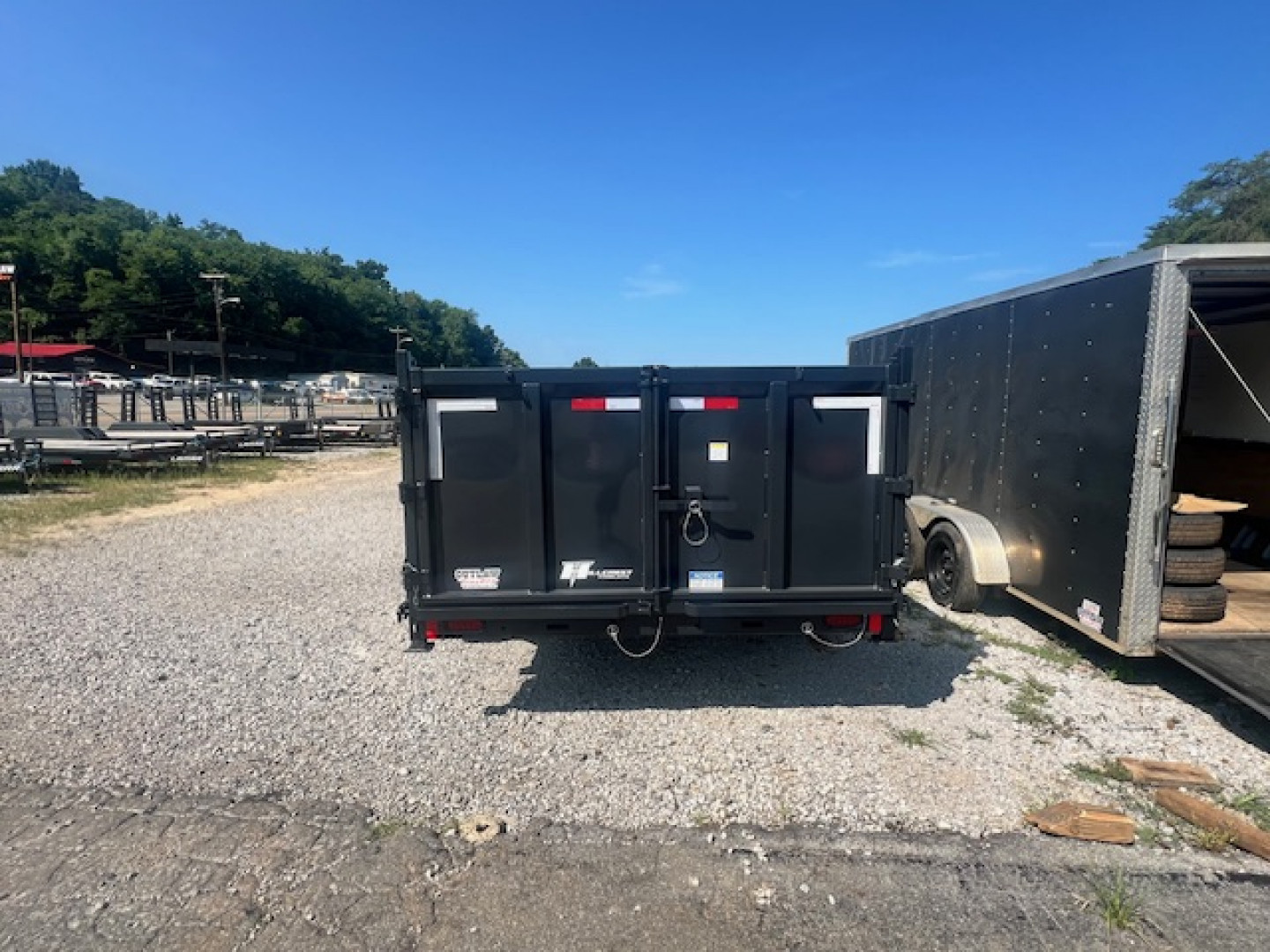 New 2025 Hillcrest Trailers 7x16 17.6 w/ tube ramps and hyd jack Dump Trailer