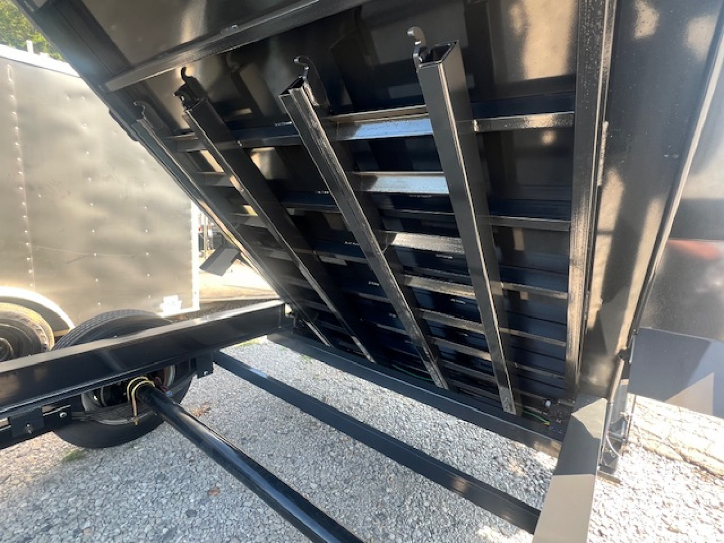 New 2025 Hillcrest Trailers 7x16 17.6 w/ tube ramps and hyd jack Dump Trailer