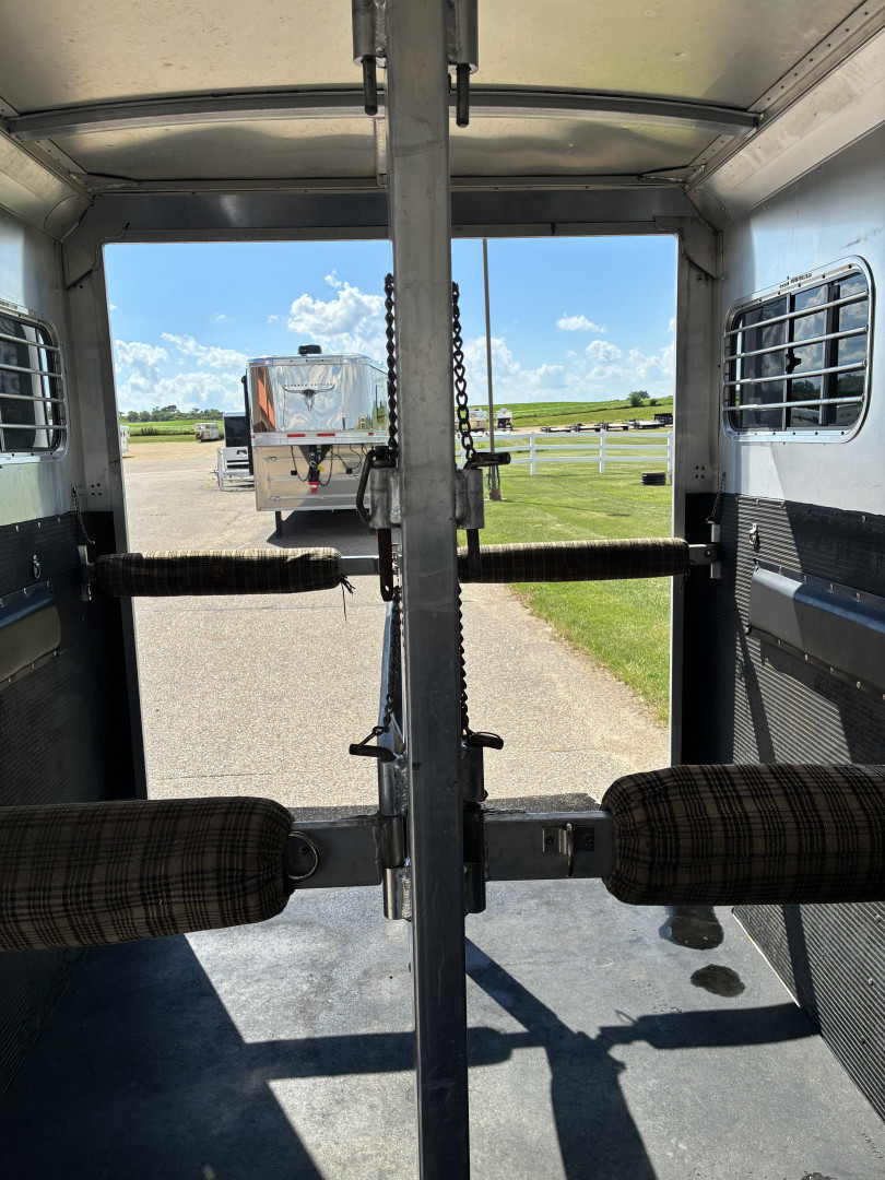 Used 2001 4-Star Deluxe 2H Straight Load BP W/B (7'9" Inside Center Height, 7'6" at Sidewalls) Trailer