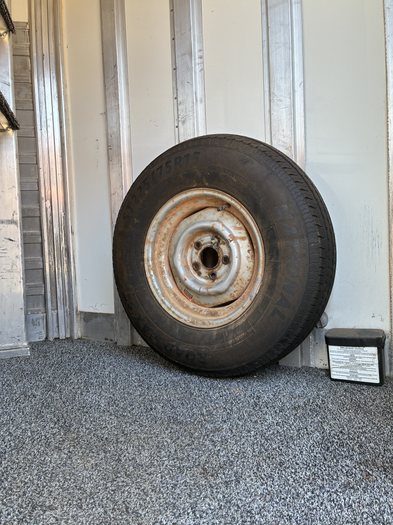 Used 2001 4-Star Deluxe 2H Straight Load BP W/B (7'9" Inside Center Height, 7'6" at Sidewalls) Trailer