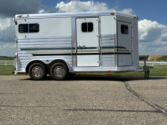 Used 2001 4-Star Deluxe 2H Straight Load BP W/B (7'9" Inside Center Height, 7'6" at Sidewalls) Trailer