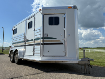Used 2001 4-Star Deluxe 2H Straight Load BP W/B (7'9" Inside Center Height, 7'6" at Sidewalls) Trailer