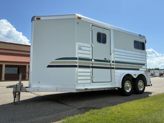 Used 2001 4-Star Deluxe 2H Straight Load BP W/B (7'9" Inside Center Height, 7'6" at Sidewalls) Trailer