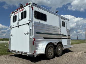 Used 2001 4-Star Deluxe 2H Straight Load BP W/B (7'9" Inside Center Height, 7'6" at Sidewalls) Trailer
