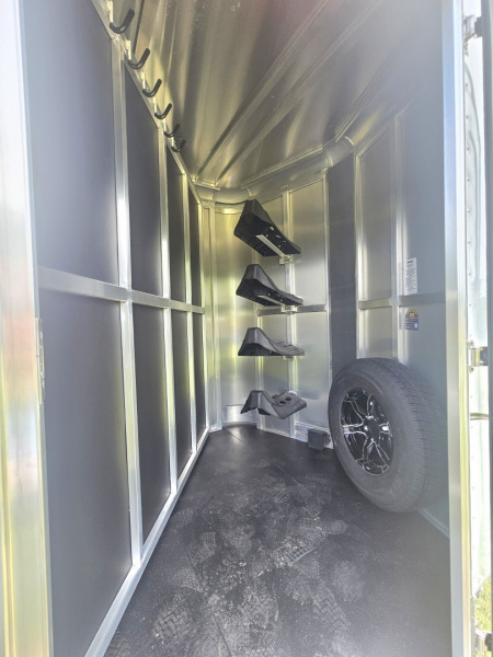 New 2025 Shadow 4H Stablemate w/ Escape Door Horse Trailer