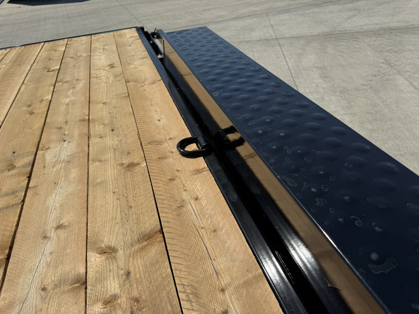 New 2026 Southland18’flat Flatbed 2-5200lb axles = 10K Trailer with side Slide In Ramps