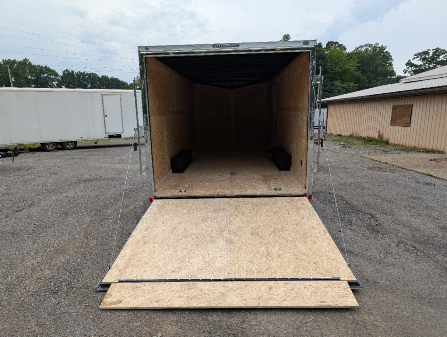 New 2025 Cargo Mate 8.5X20 7K Car / Racing Trailer