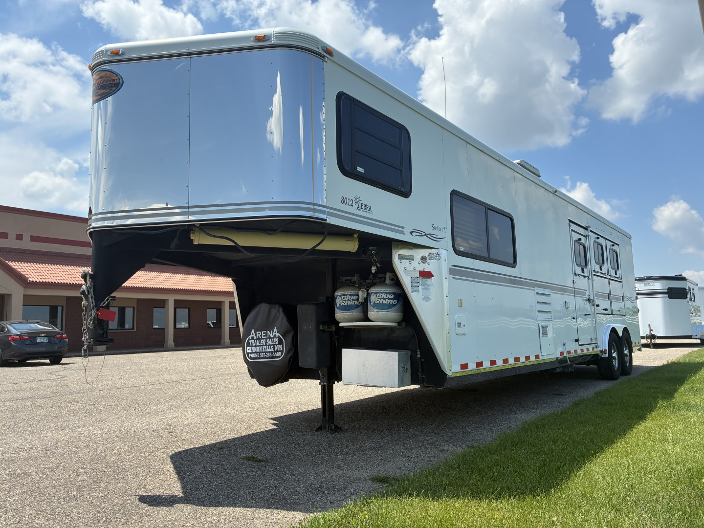 Used 2006 Sundowner Sunlite 727 3H 12'LQ Horse Trailer