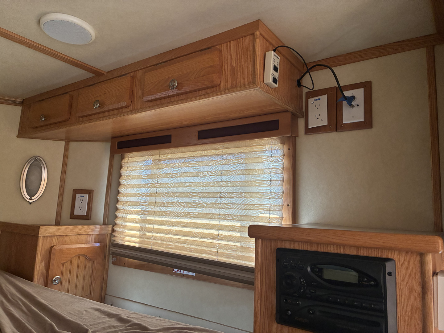 Used 2006 Sundowner Sunlite 727 3H 12'LQ Horse Trailer