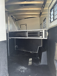 Used 2006 Sundowner Sunlite 727 3H 12'LQ Horse Trailer